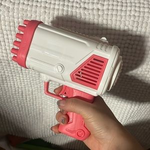 Electric Pink bubble gun for wedding/party/fun  new with pink bubble soap
